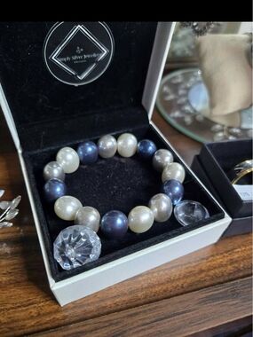 Blue & White Pearl Stretch Bracelet